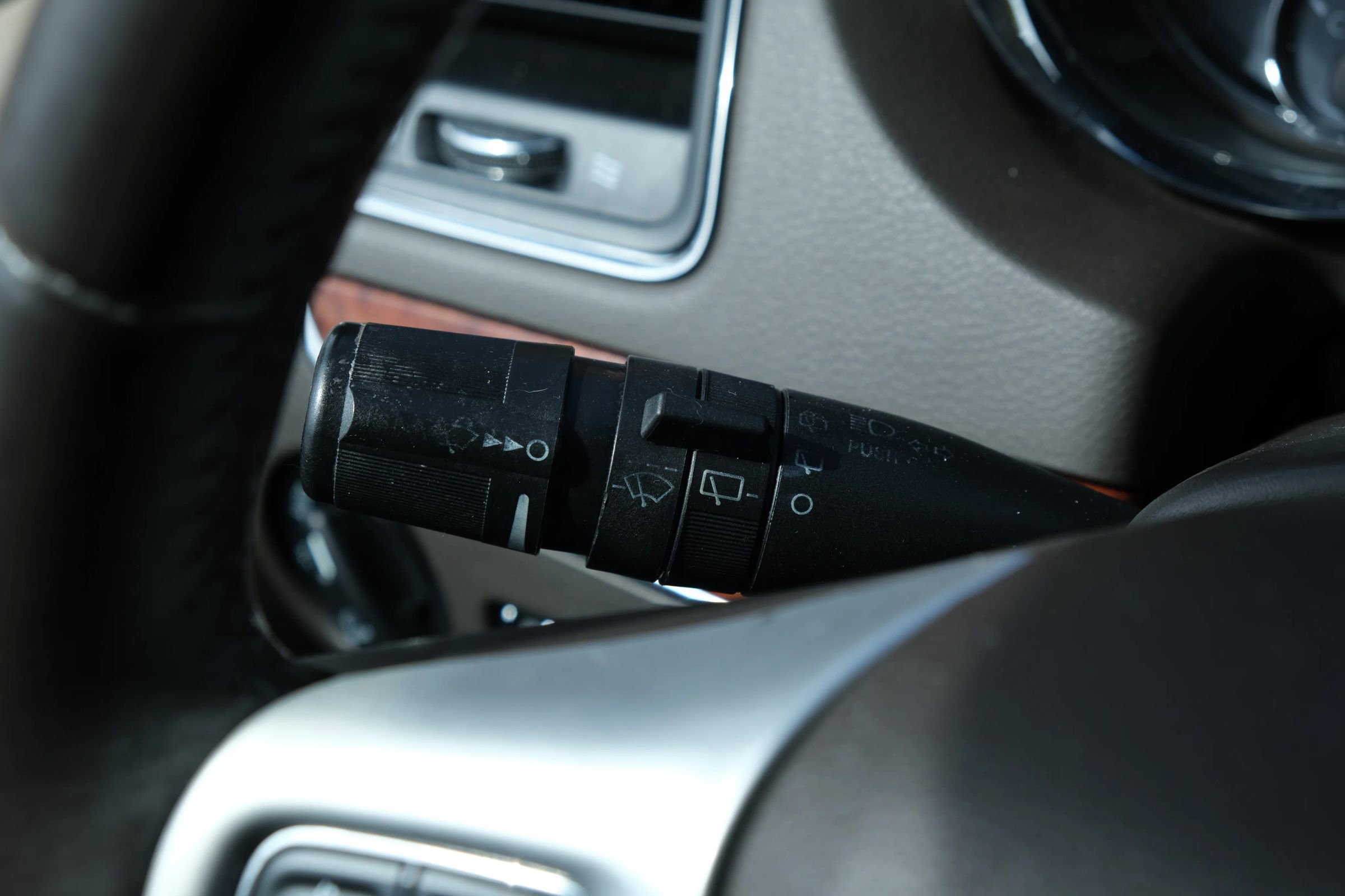 Used 2015 Chrysler Town & Country Touring image 37