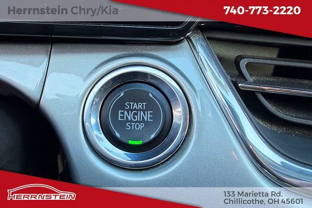 Used 2025 Chevrolet Trax LT FWD image 19
