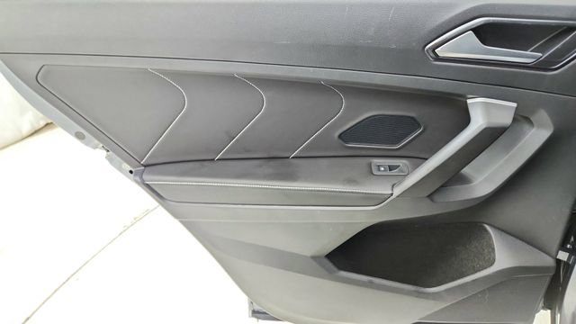 Used 2023 Volkswagen Tiguan SE R-Line image 35