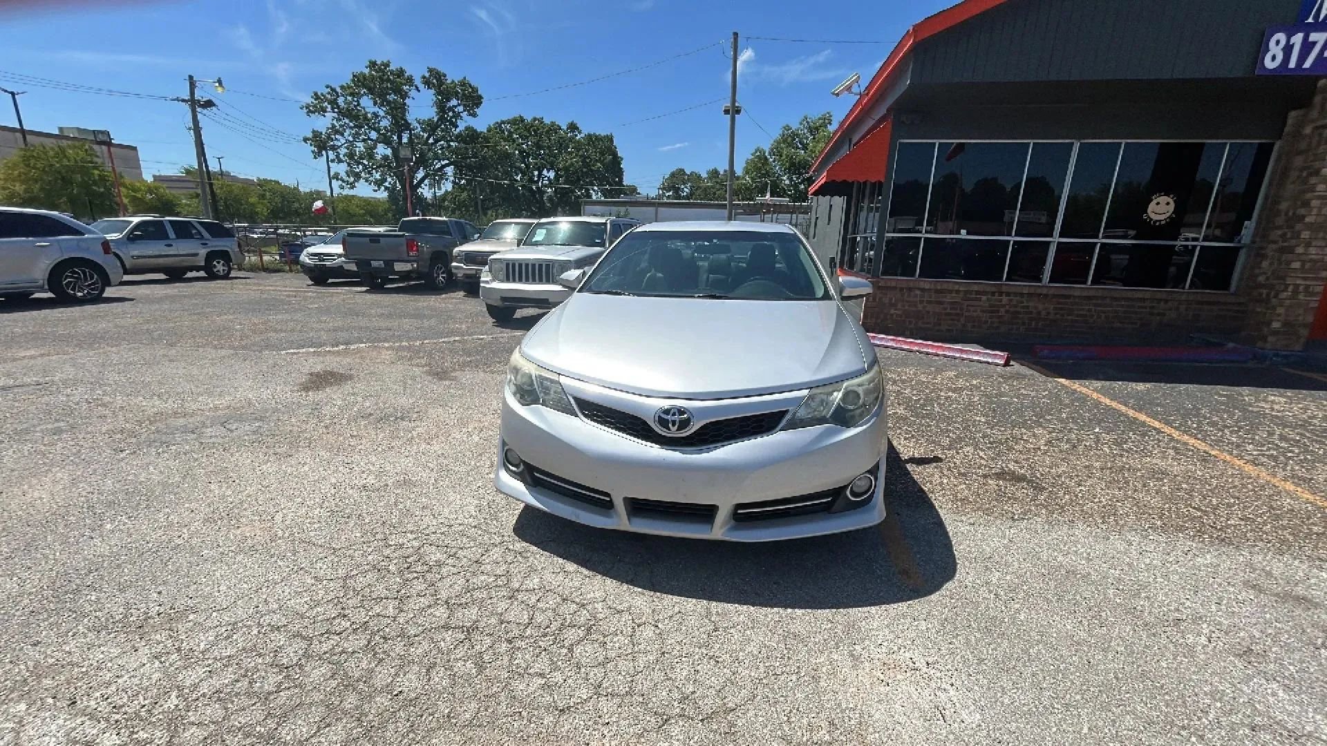 Used 2014 Toyota Camry SE w/ Fleet Convenience Package image 2