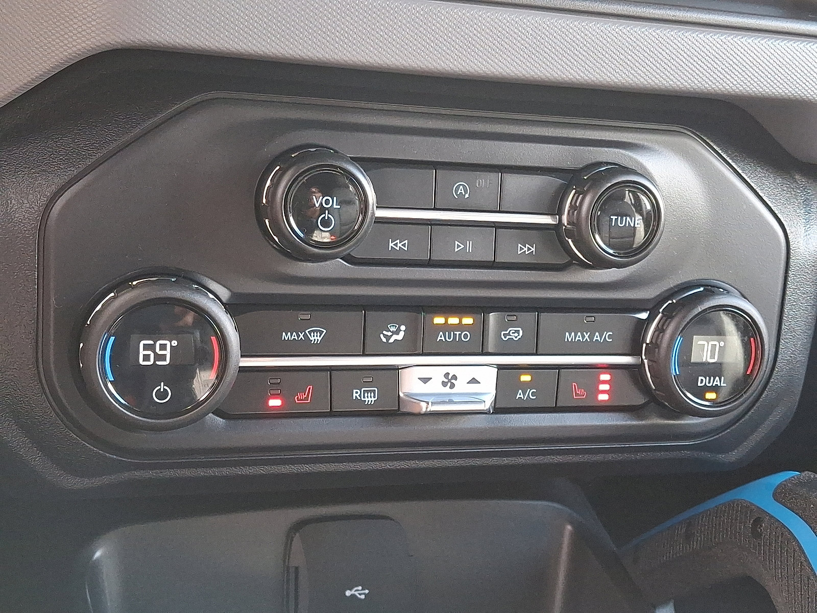 Used 2023 Ford Bronco Black Diamond image 16