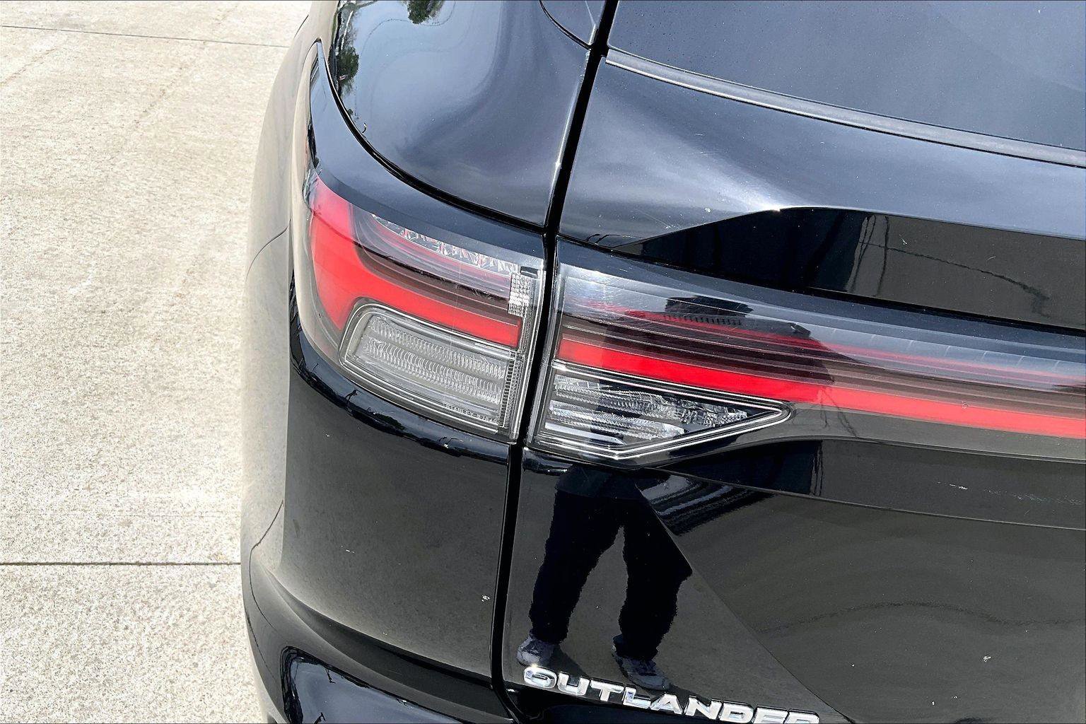 Used 2025 Mitsubishi Outlander SE FWD image 31