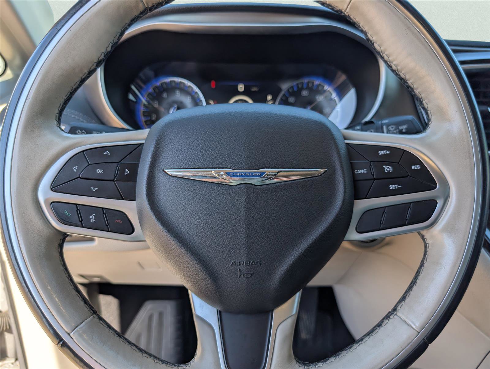 Used 2018 Chrysler Pacifica Limited image 24