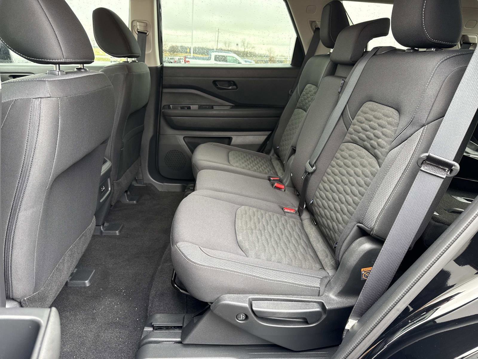 Used 2024 Nissan Pathfinder S image 22