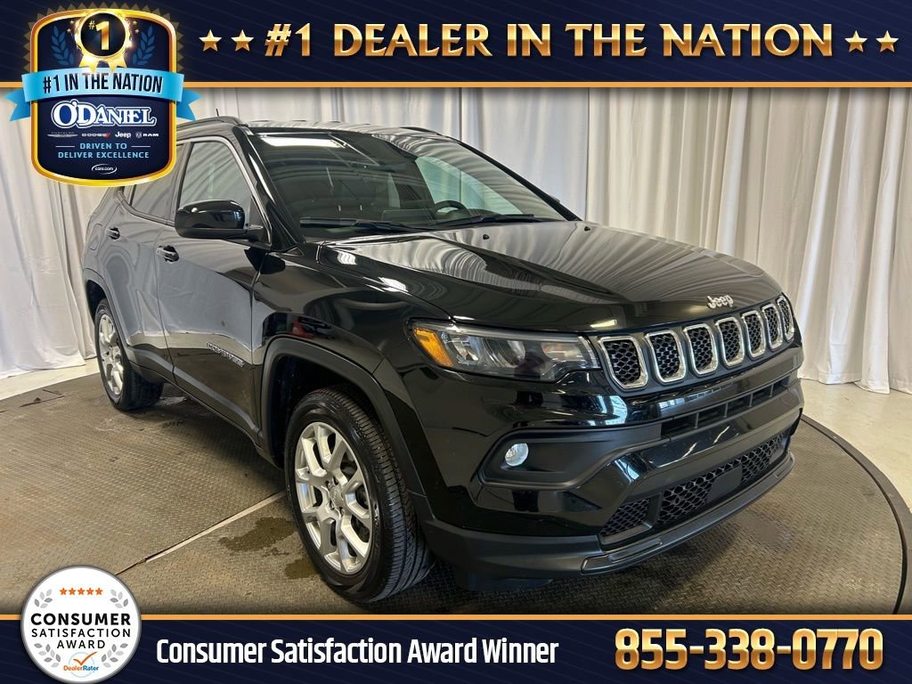 Used 2023 Jeep Compass Latitude image 1