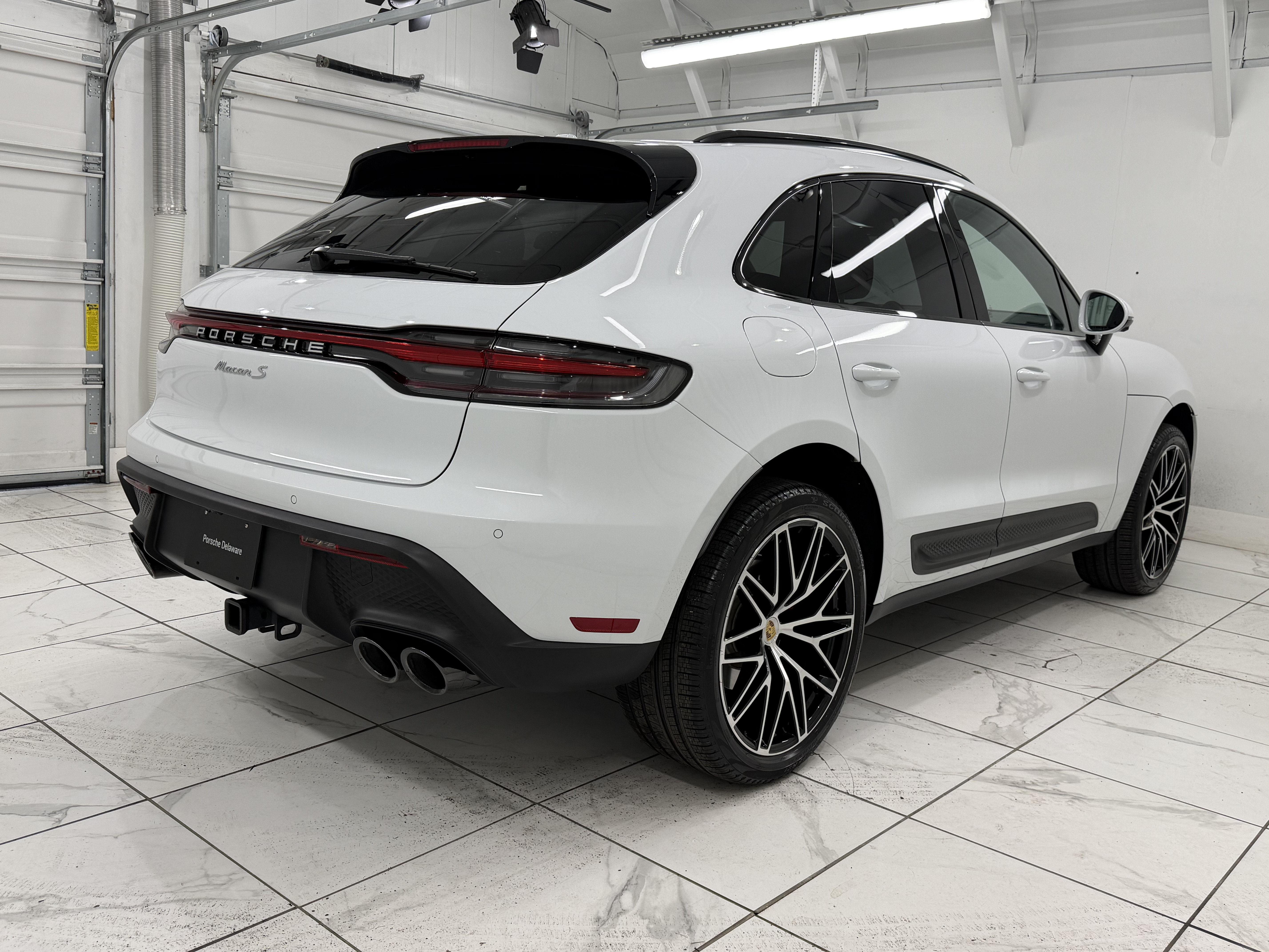 Certified 2024 Porsche Macan S AWD/4WD image 11