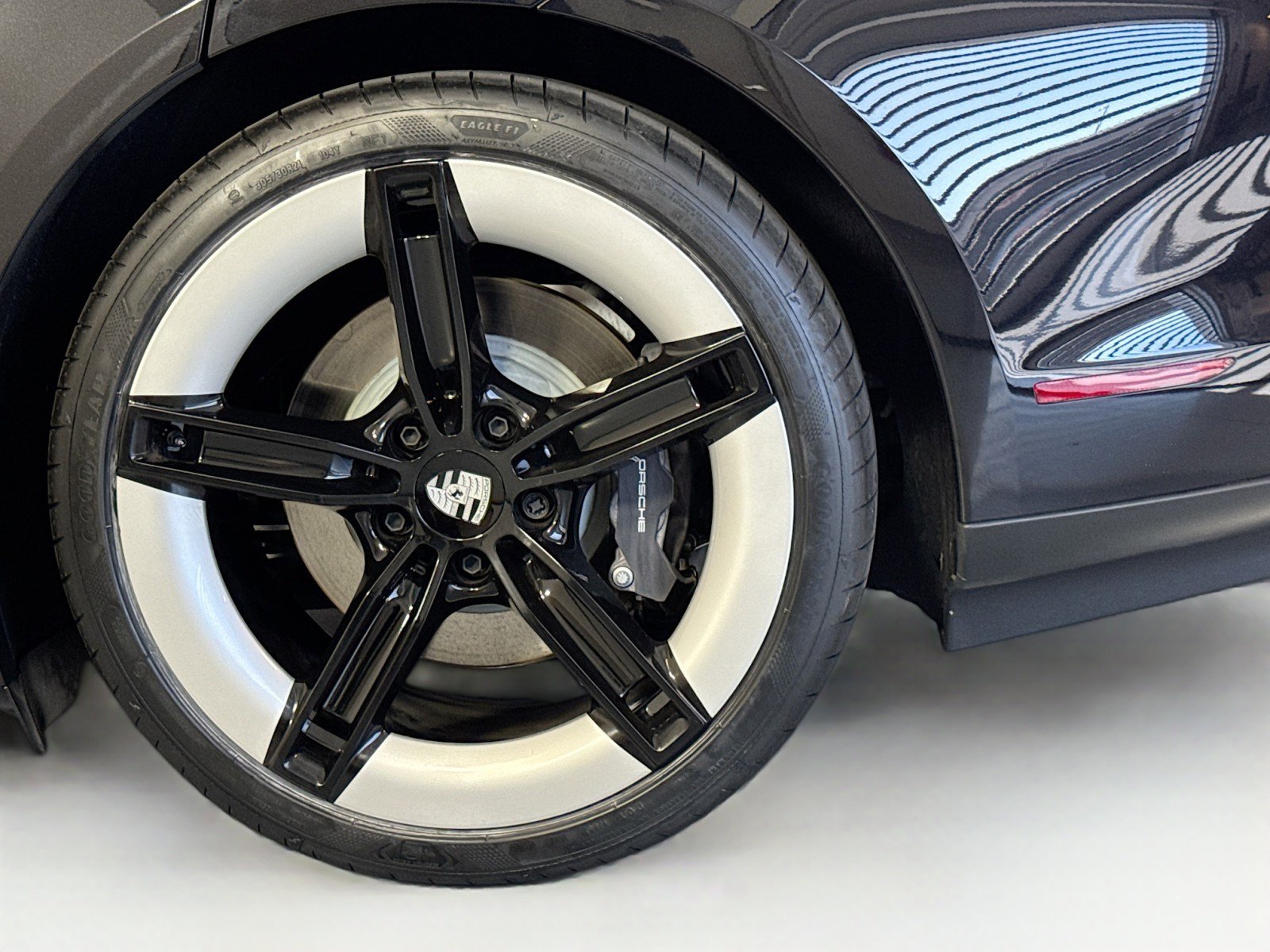 Certified 2025 Porsche Taycan image 23