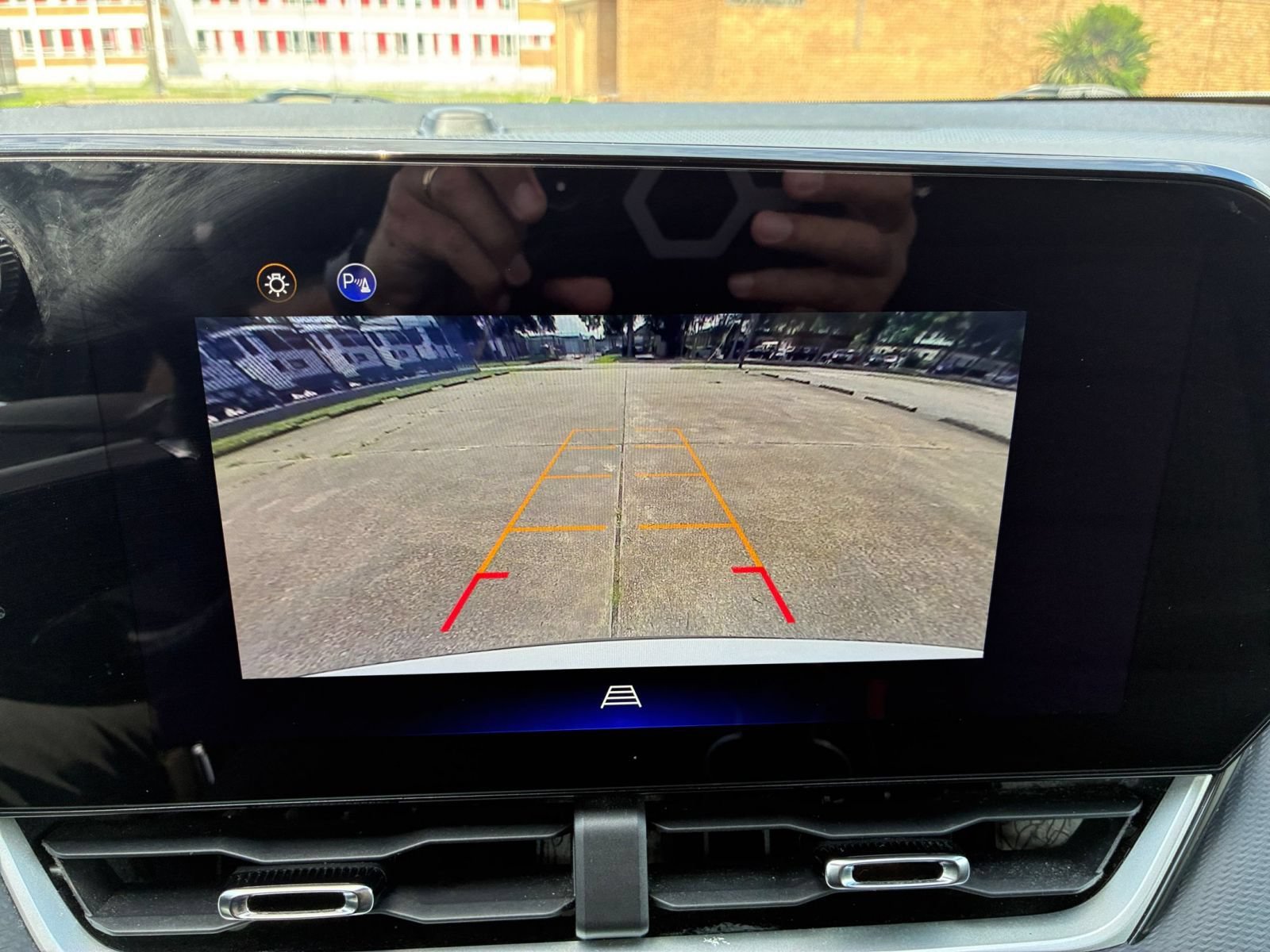Used 2025 Chevrolet Equinox LT FWD image 19