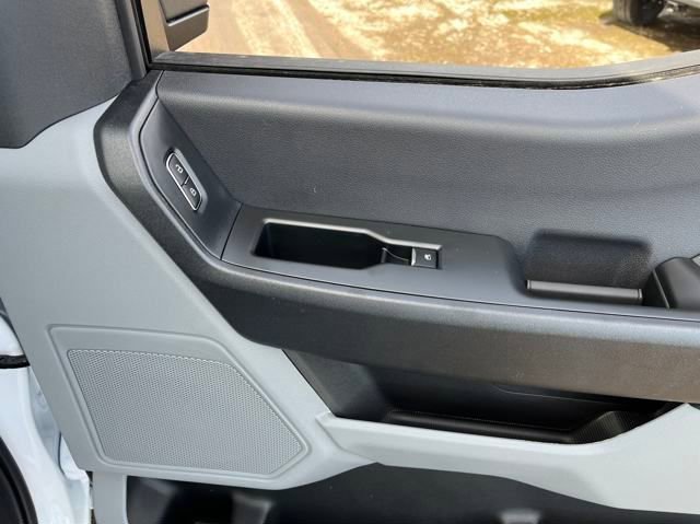 New 2024 Ford F550 4x4 Regular Cab Super Duty image 31