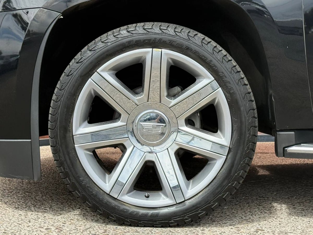 Used 2018 Cadillac Escalade Luxury AWD/4WD image 27