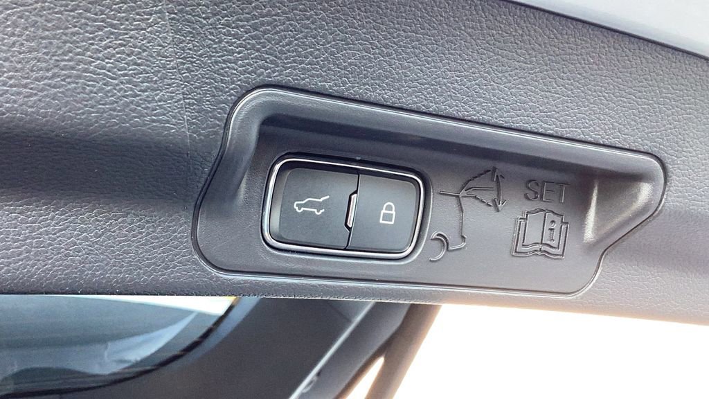 Used 2025 Ford Explorer ST image 11