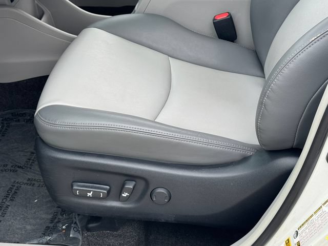 Used 2017 Toyota Prius V Five w/ Advanced Technology Package FWD image 13