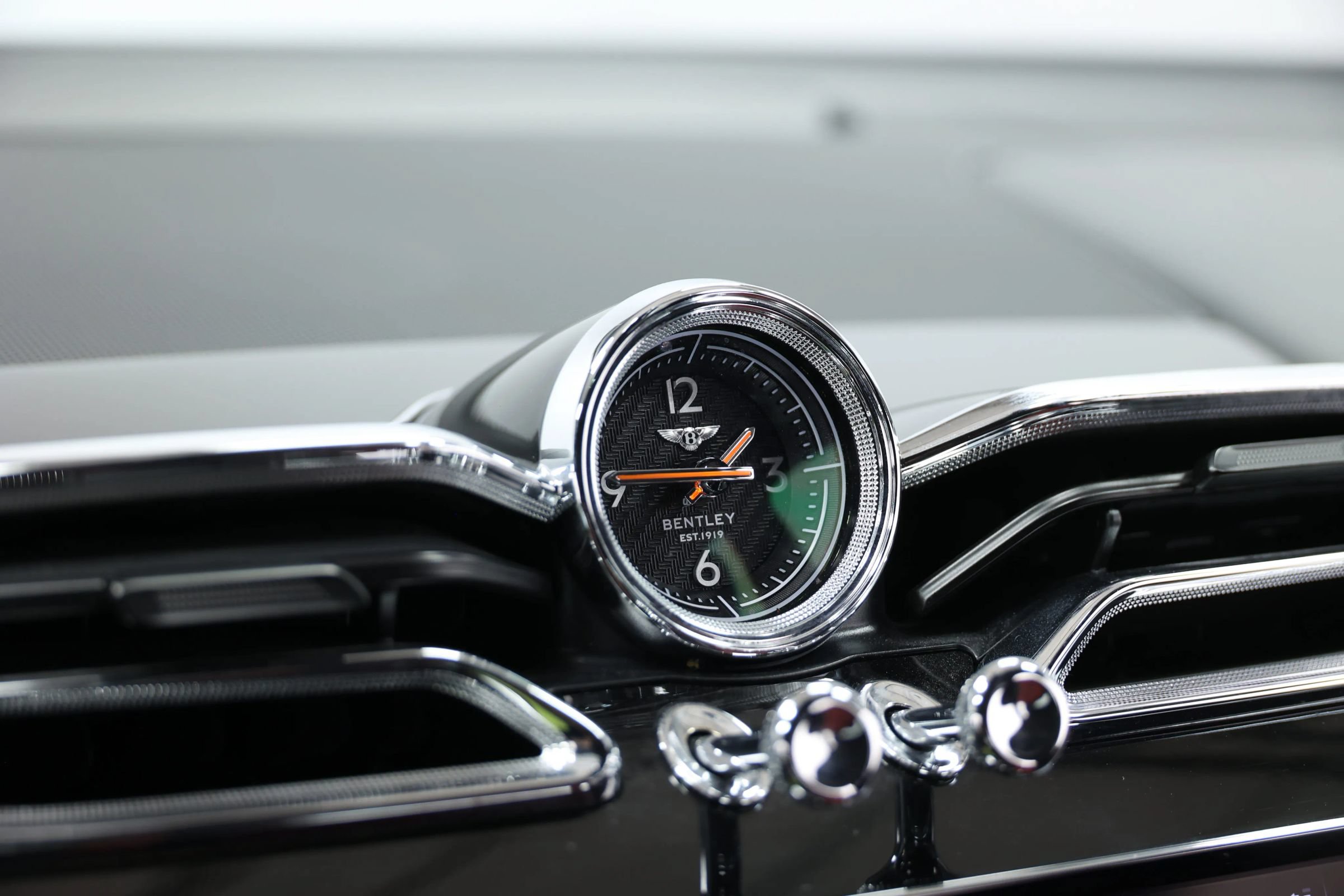 Used 2022 Bentley Bentayga AWD/4WD image 40