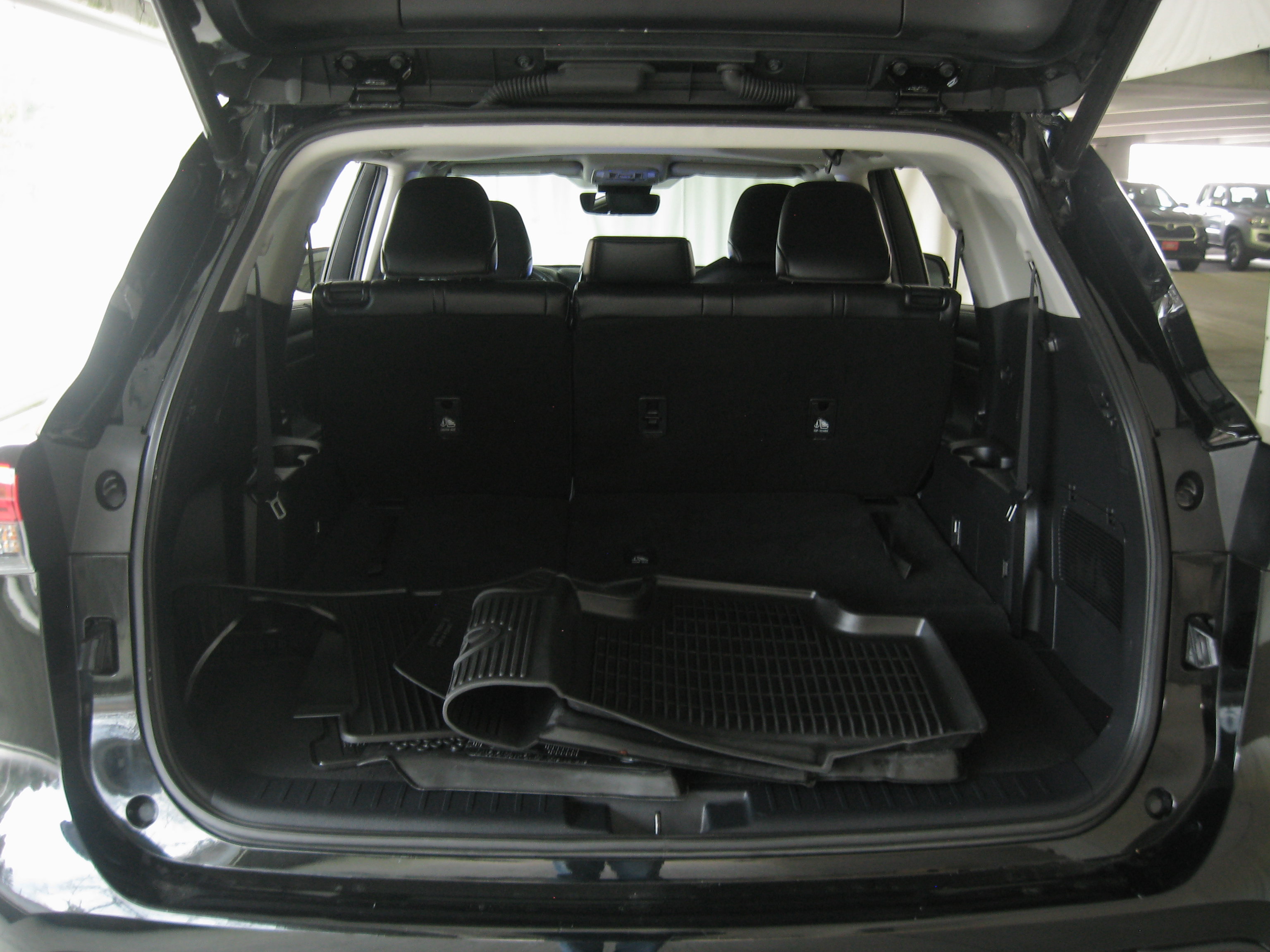 Used 2023 Toyota Highlander XLE image 24