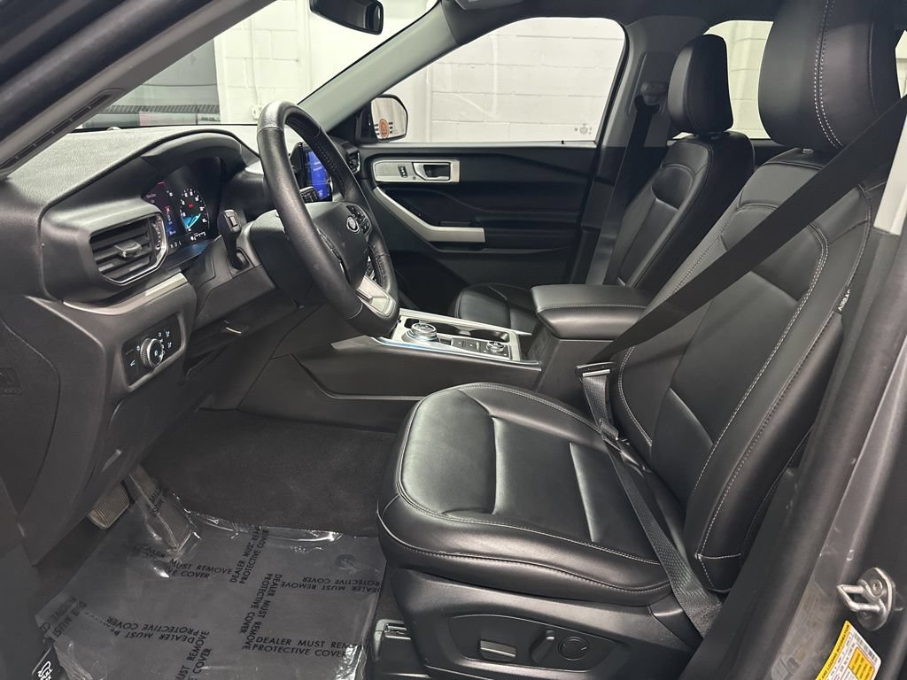 Used 2024 Ford Explorer XLT w/ Equipment Group 202A AWD/4WD image 19