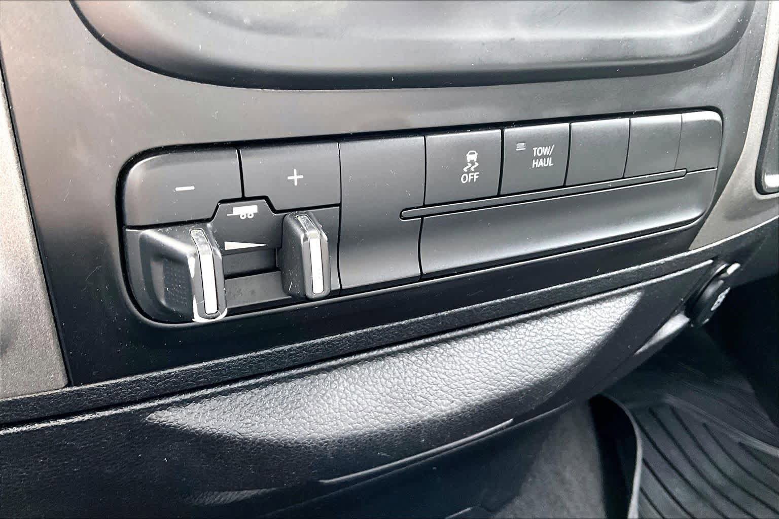 Used 2015 RAM 1500 Express AWD/4WD image 35