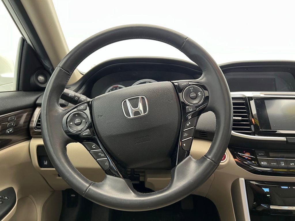 Used 2016 Honda Accord Touring image 19