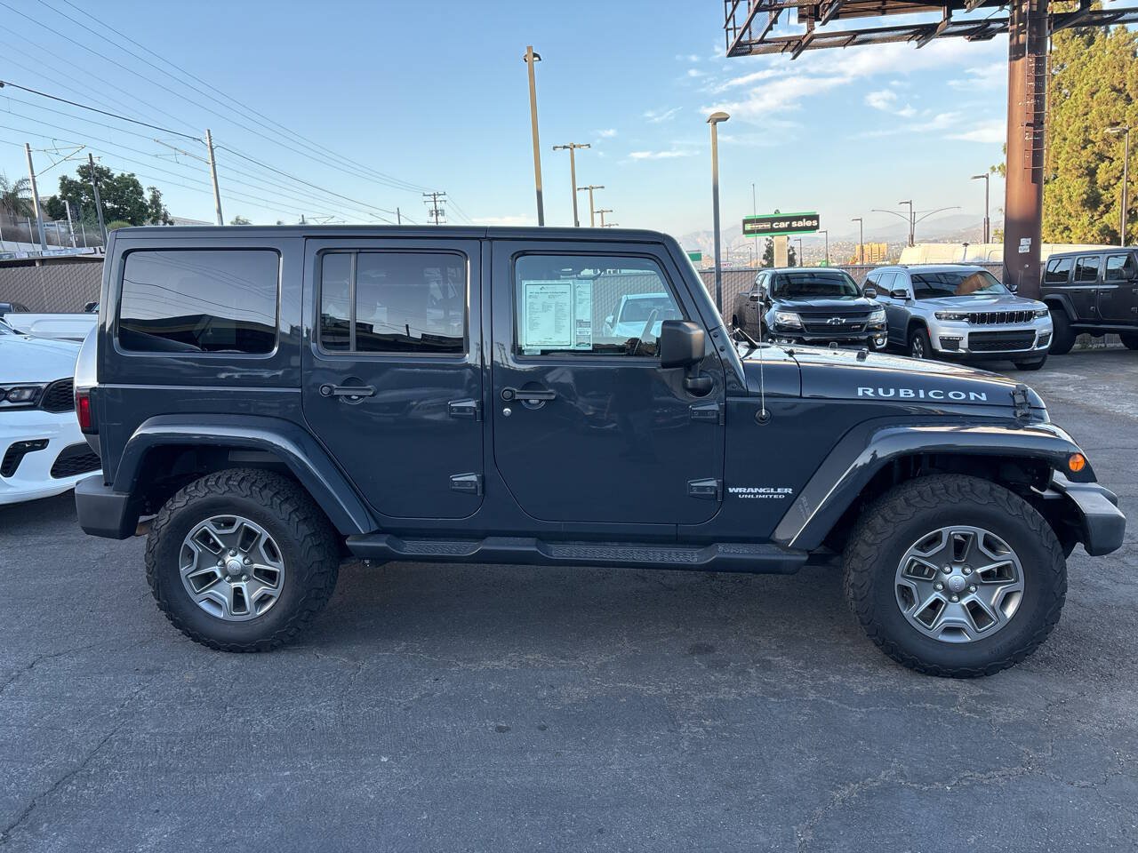 Used 2017 Jeep Wrangler Unlimited Rubicon w/ Connectivity Group AWD/4WD image 5