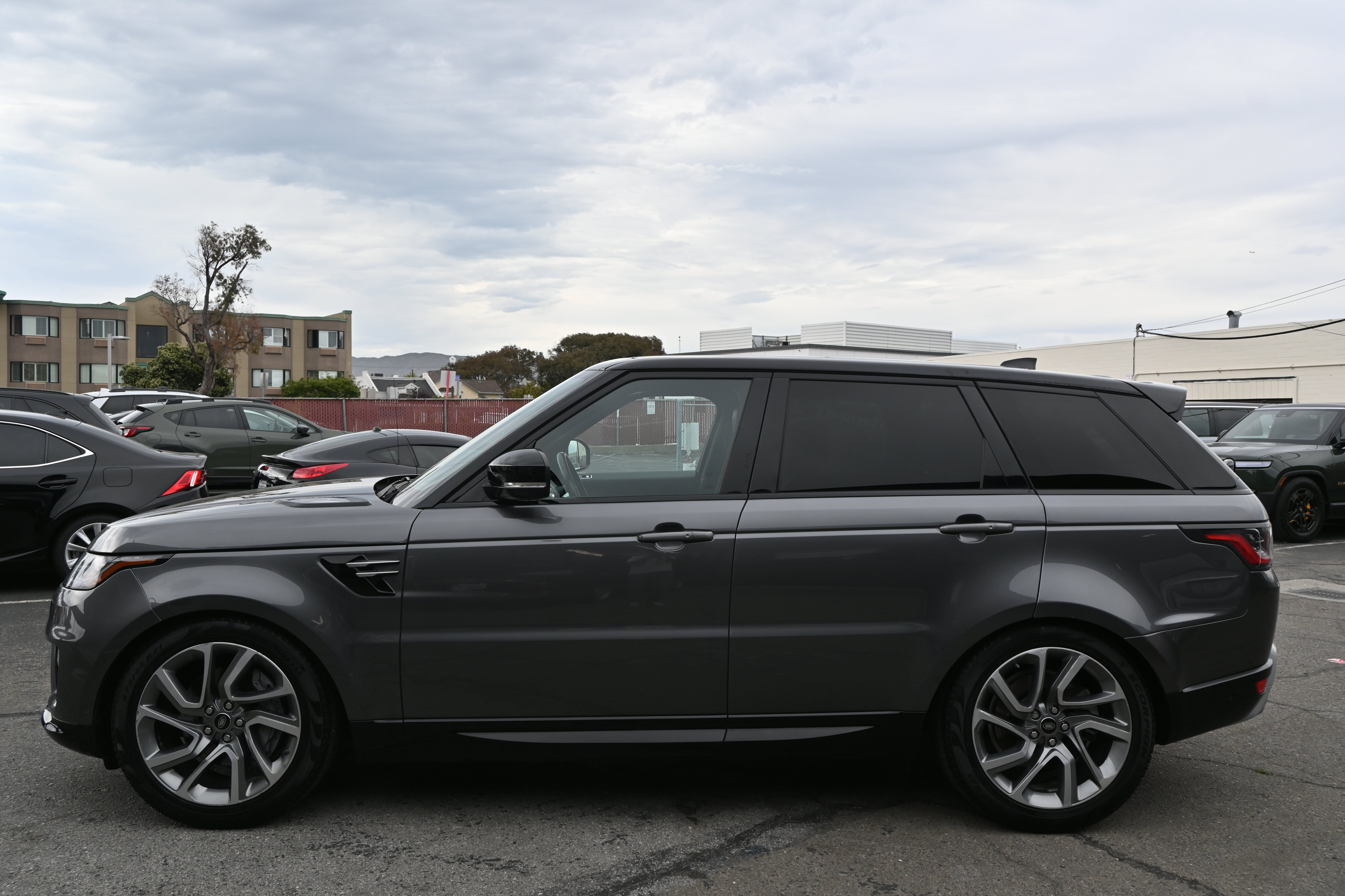 Used 2018 Land Rover Range Rover Sport HSE AWD/4WD image 3