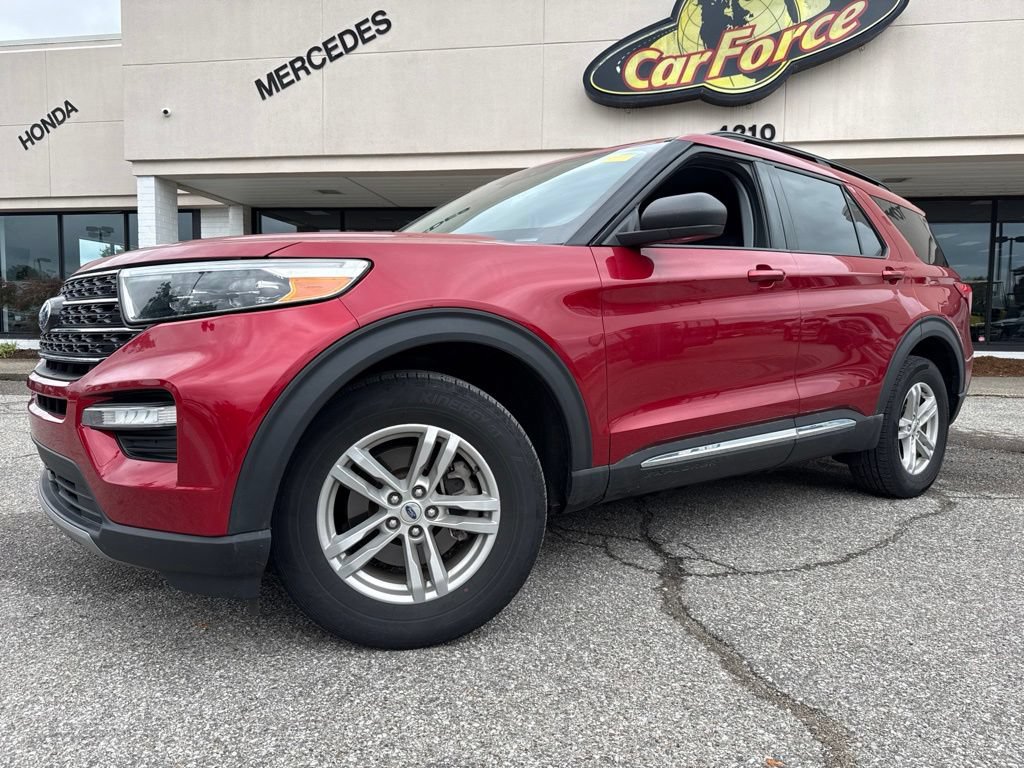 Used 2024 Ford Explorer XLT w/ Equipment Group 202A AWD/4WD image 17