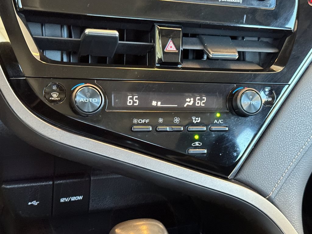 Used 2022 Toyota Camry SE w/ Carpet Mat Package (TMS) FWD image 24