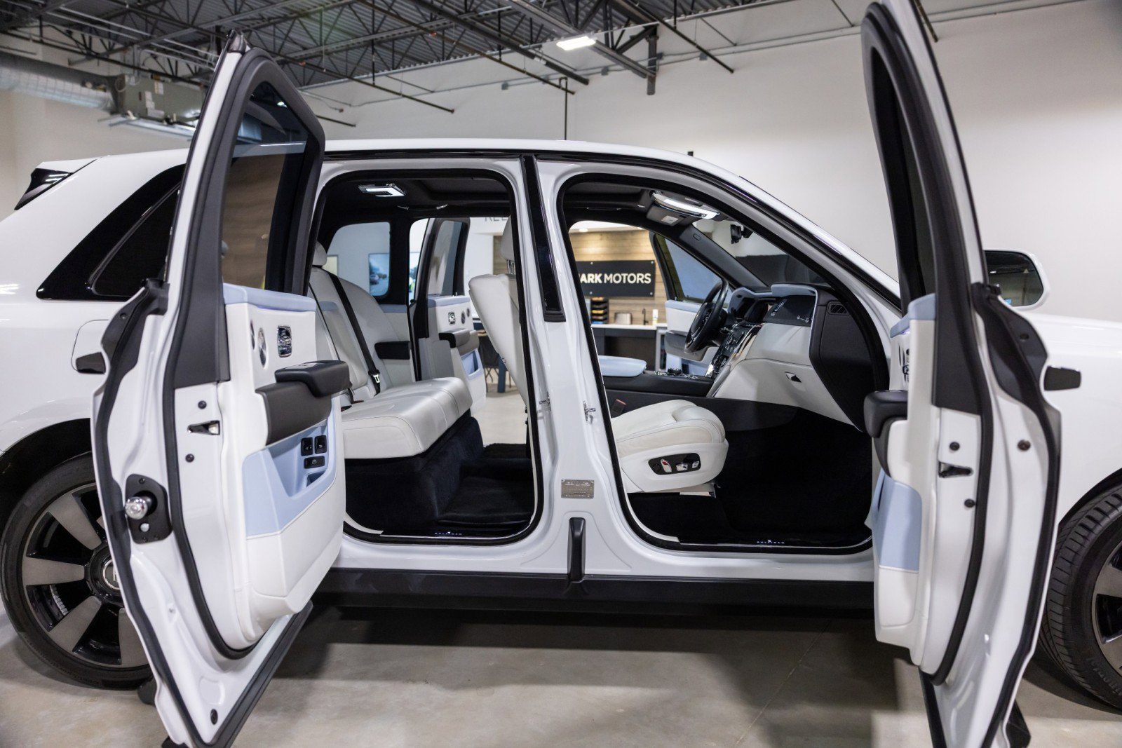 Used 2019 Rolls-Royce Cullinan image 31