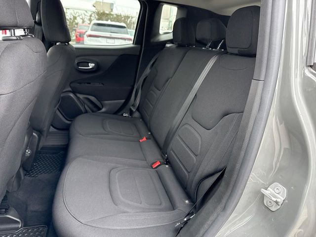 Used 2020 Jeep Renegade Latitude w/ Cold Weather Group AWD/4WD image 21