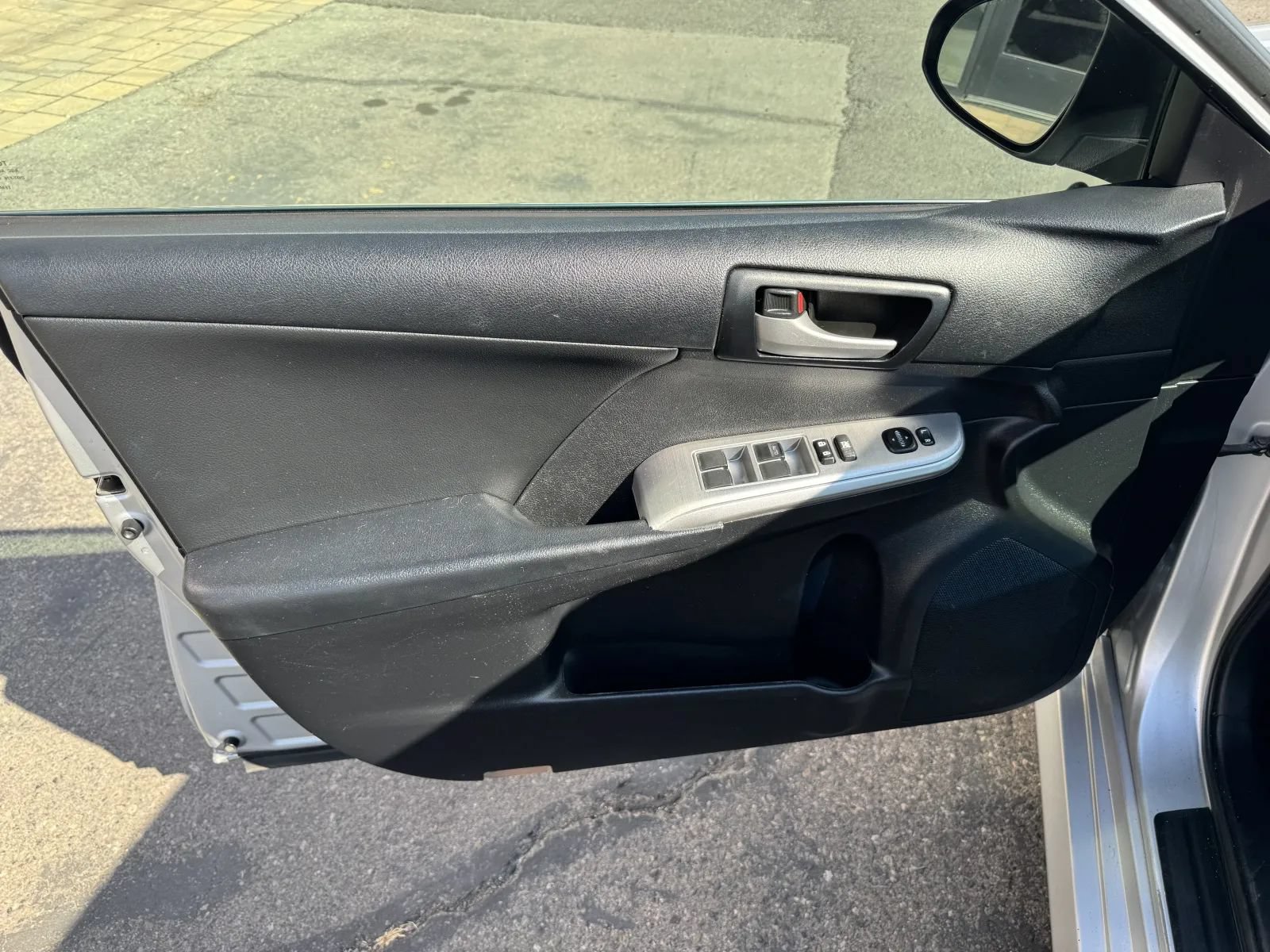 Used 2014 Toyota Camry SE FWD image 10