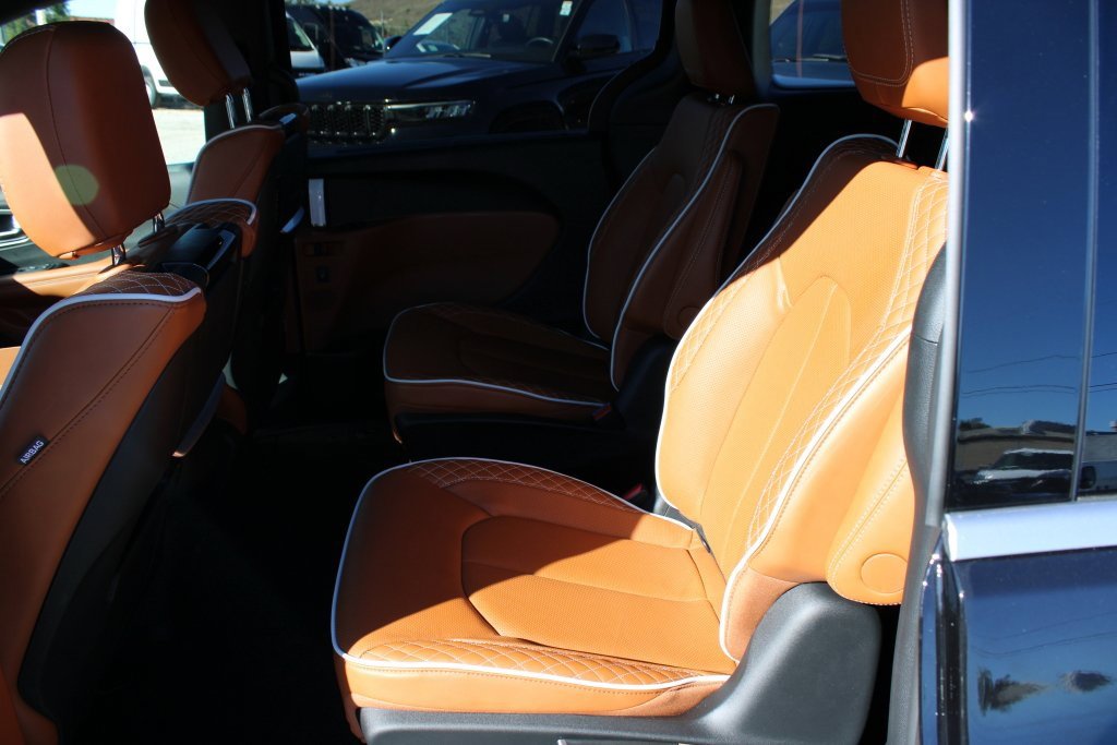 New 2026 Chrysler Pacifica Pinnacle image 28
