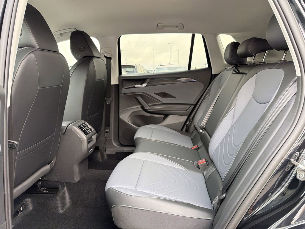 New 2026 Volkswagen Tiguan SE image 13