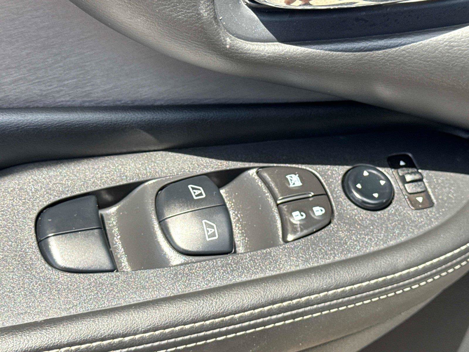 Used 2023 Nissan Murano SV FWD image 18