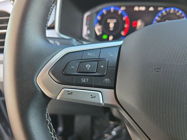 Used 2025 Volkswagen Taos SEL image 25