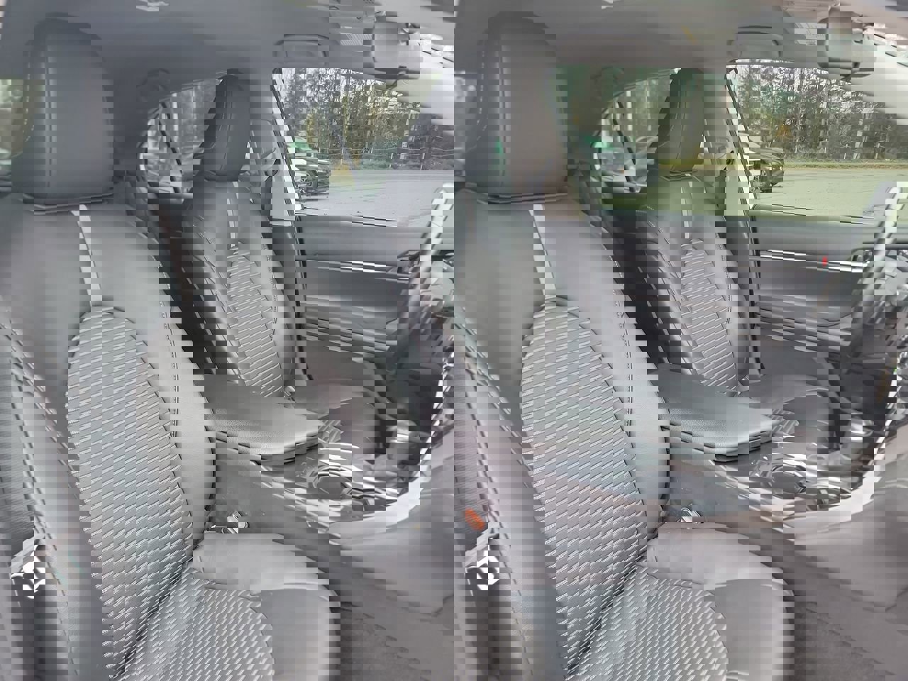 Used 2020 Toyota Camry SE image 19