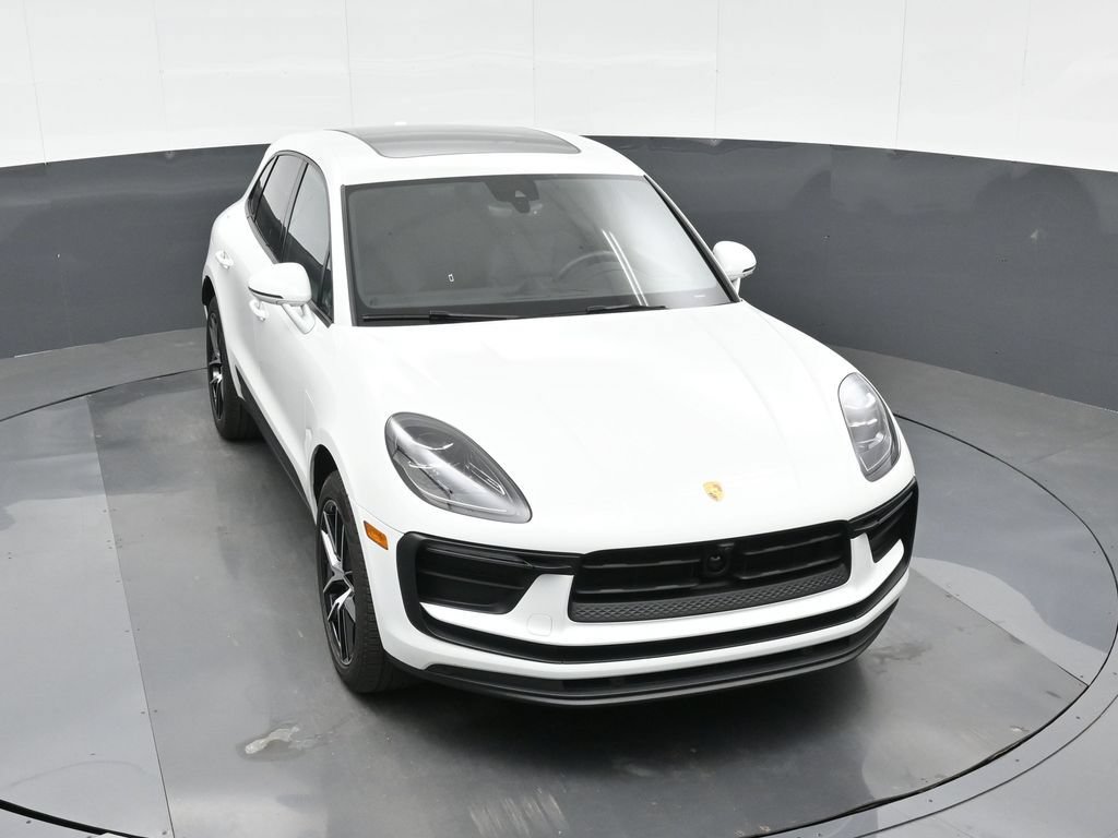 Certified 2023 Porsche Macan AWD/4WD image 32
