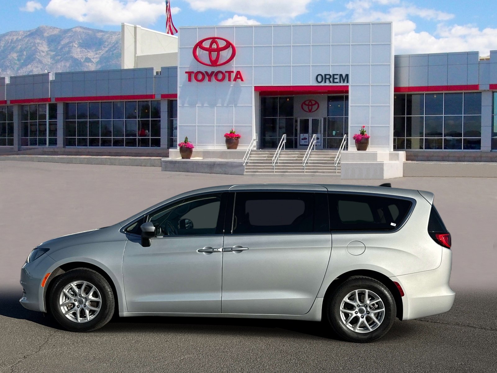 Used 2022 Chrysler Voyager LX image 6