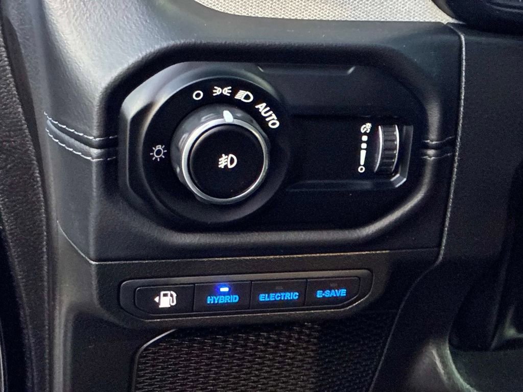 Certified 2025 Jeep Wrangler Unlimited Sahara w/ Safety Group image 24