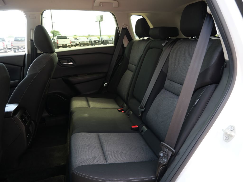 Used 2024 Nissan Rogue SV AWD/4WD image 16