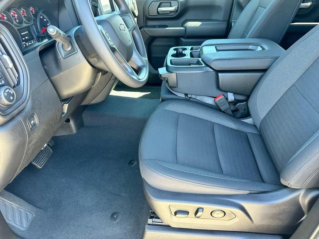 Used 2025 Chevrolet Silverado 2500 Custom w/ Custom Value Package image 6