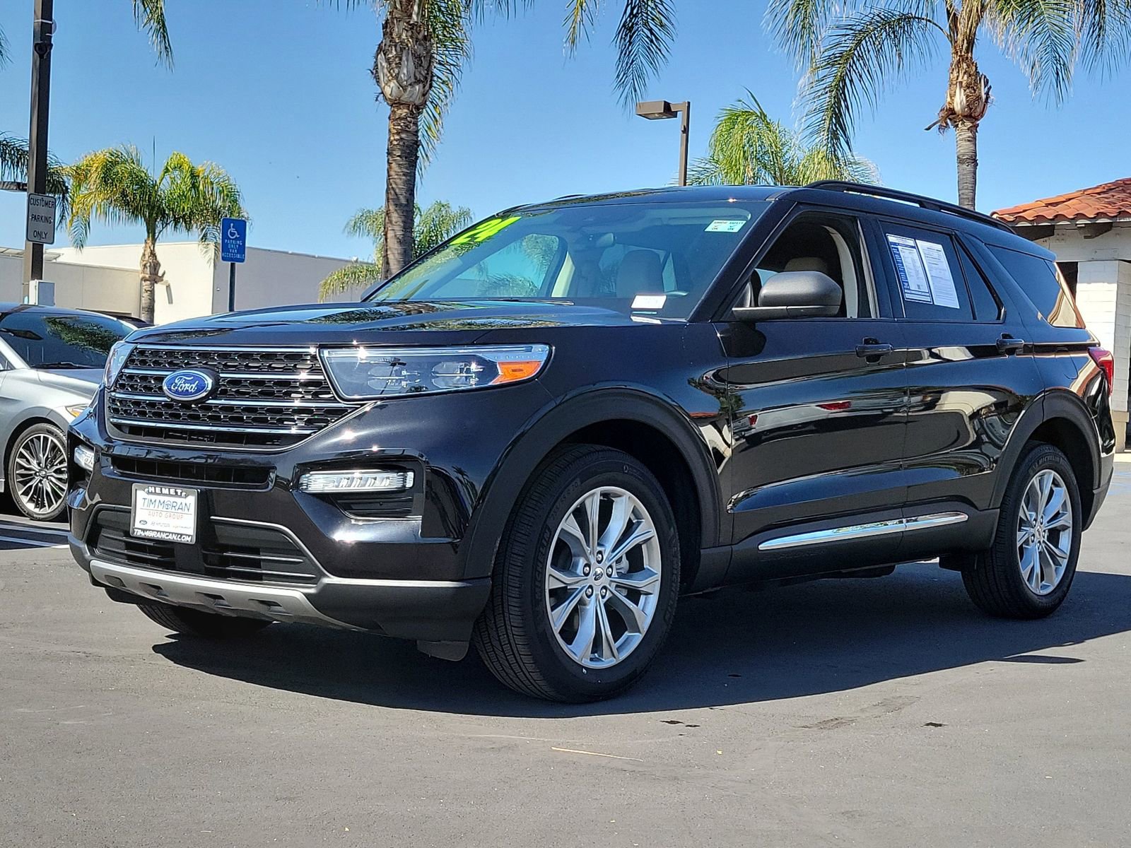 Used 2024 Ford Explorer XLT w/ Equipment Group 202A AWD/4WD image 5