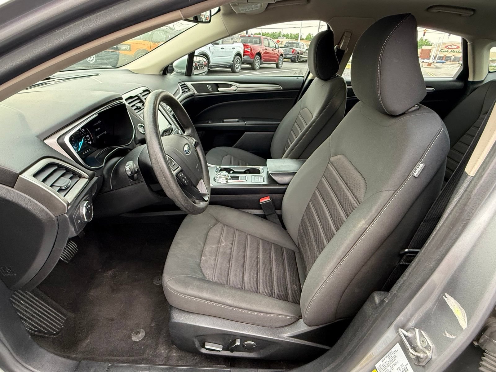Used 2020 Ford Fusion SE FWD image 13