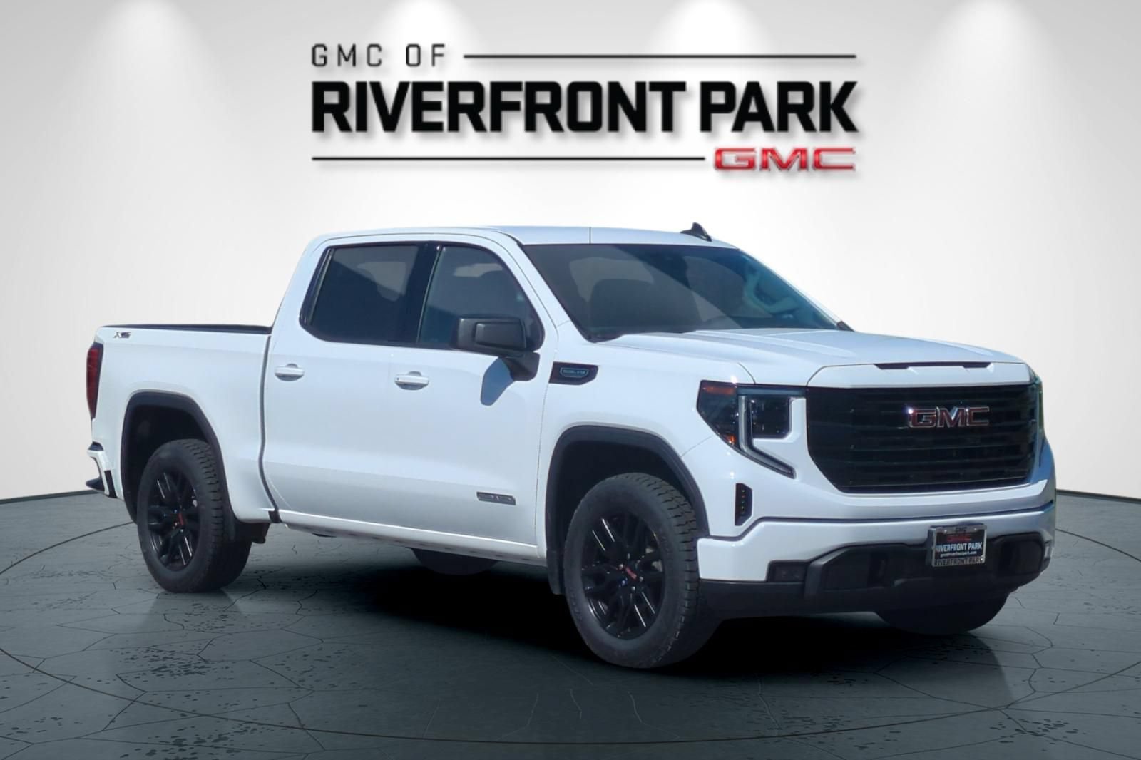 Used 2022 GMC Sierra 1500 Elevation w/ X31 Off-Road Package AWD/4WD image 2