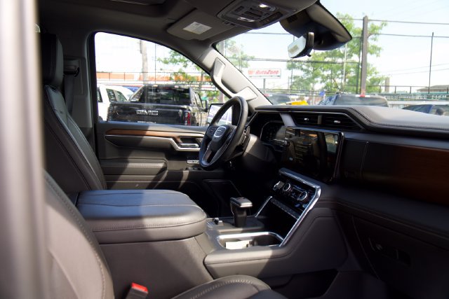 Used 2024 GMC Sierra 1500 Denali w/ Technology Package AWD/4WD image 30