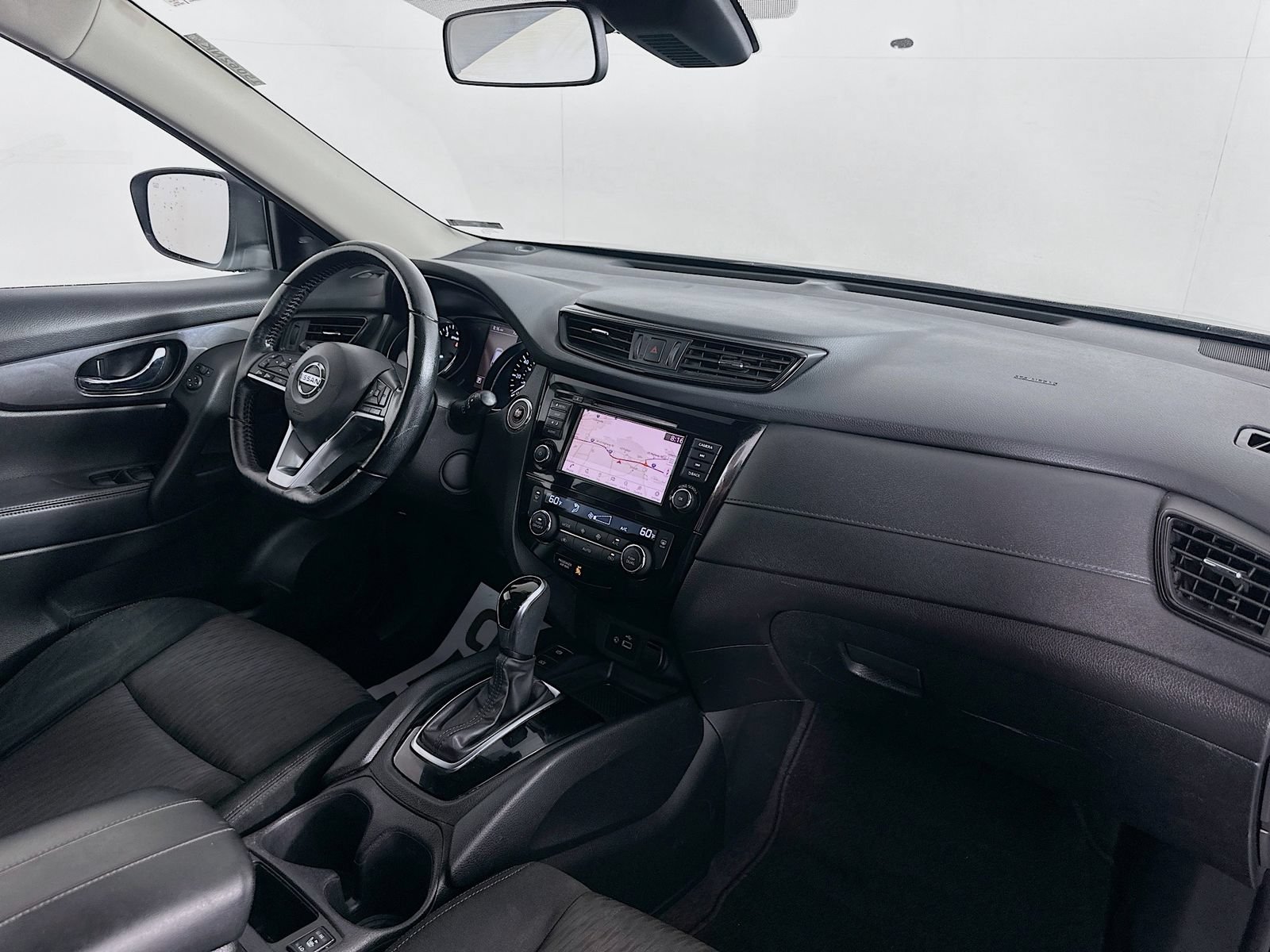Used 2020 Nissan Rogue SV w/ Premium Package FWD image 29