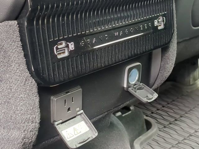 Used 2025 Jeep Grand Wagoneer L Series III w/ Rear Seat Video Group 1 AWD/4WD image 18
