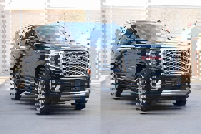 Used 2021 GMC Yukon Denali w/ Denali Premium Package image 2