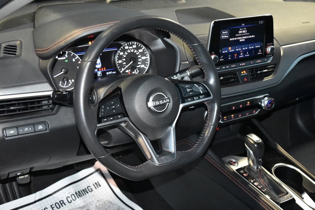 Used 2023 Nissan Altima 2.5 SR image 2
