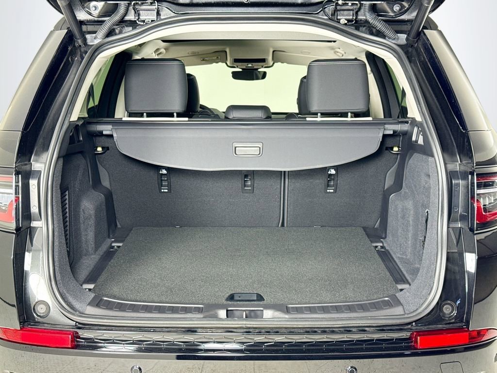 Used 2025 Land Rover Discovery Sport S image 24