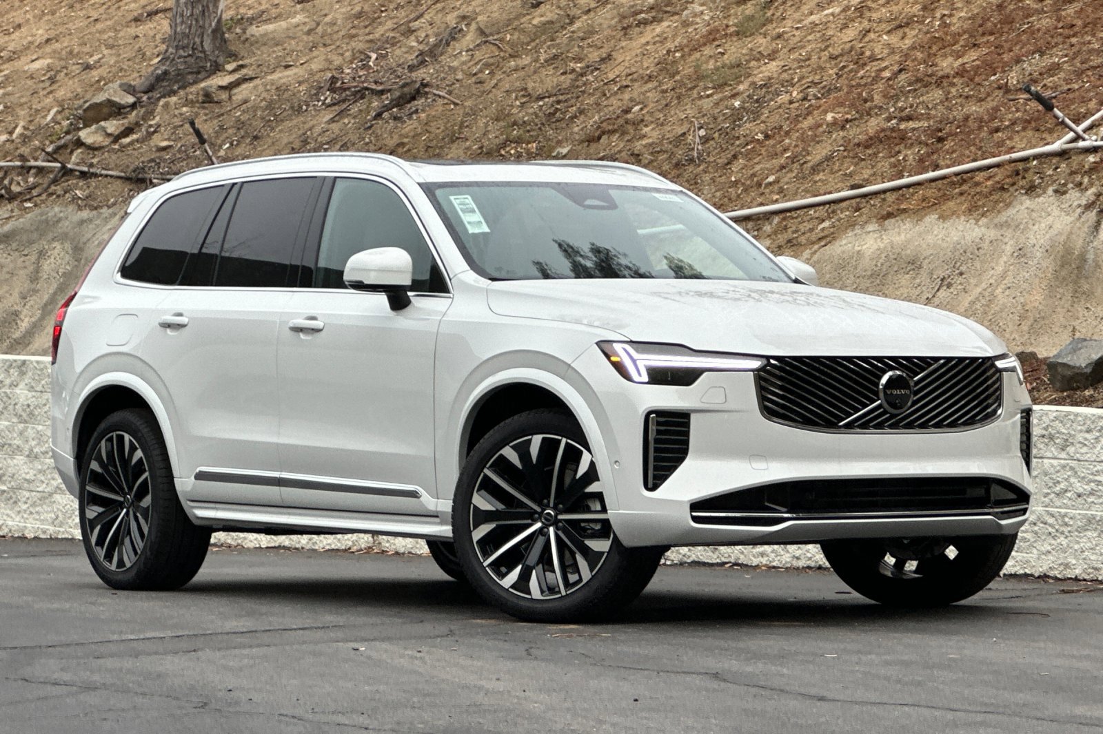 New 2026 Volvo XC90 B6 Plus w/ Protection Package Premier image 2