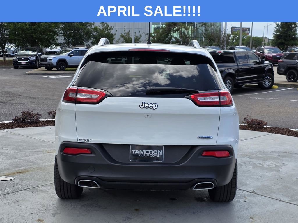 Used 2018 Jeep Cherokee Latitude Plus w/ Comfort/Convenience Group image 3