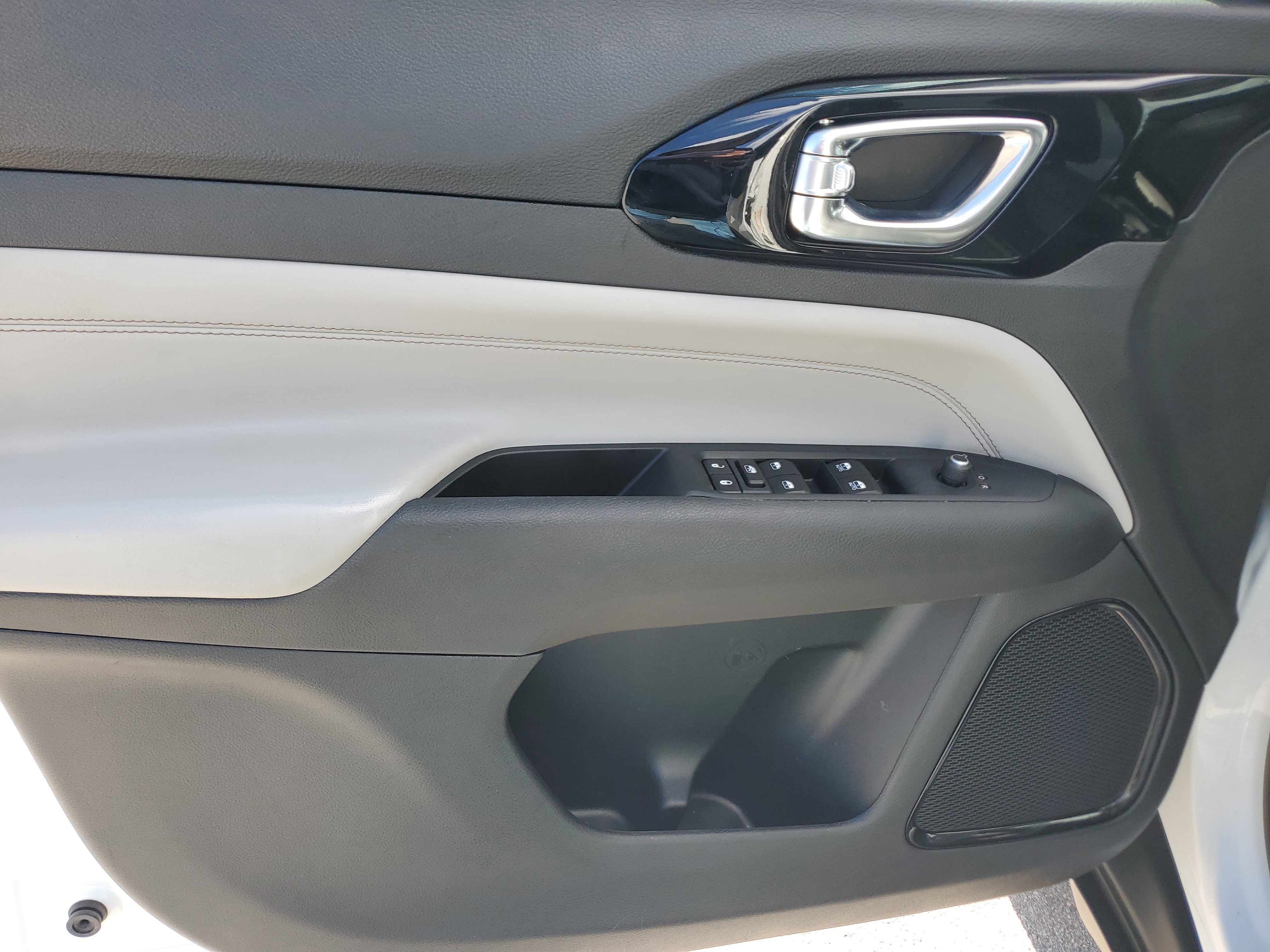 Used 2022 Jeep Compass Limited image 25